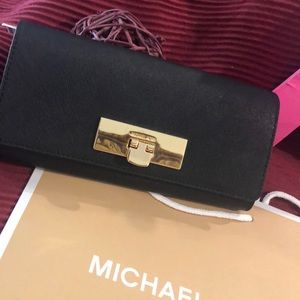 Michael Michael Kors Callie Carryall Wallet